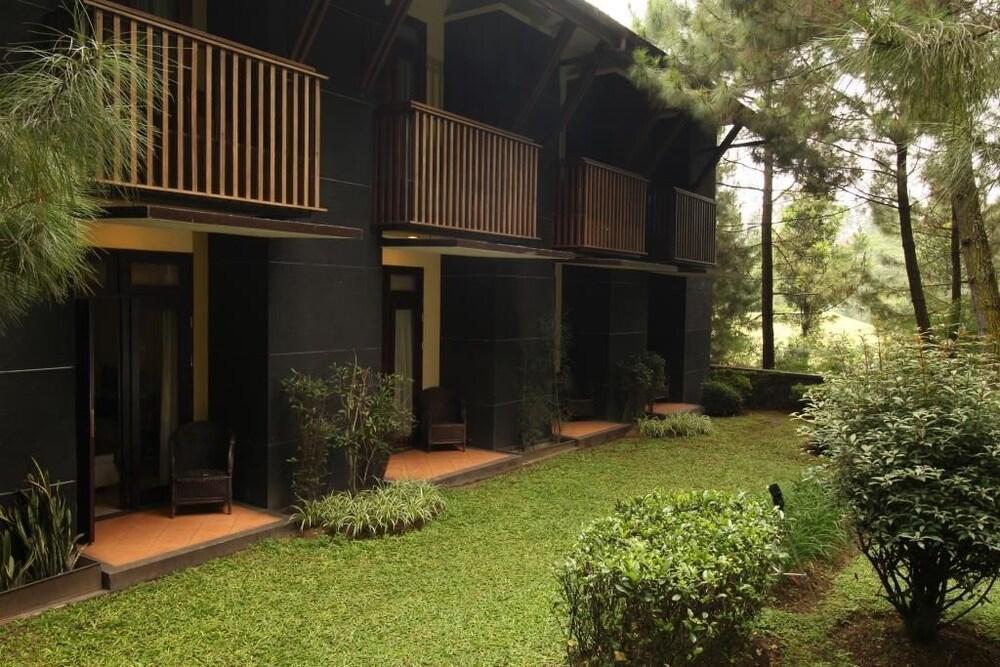 Puteri Gunung Hotel Lembang Zewnętrze zdjęcie