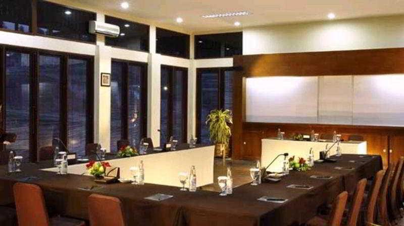 Puteri Gunung Hotel Lembang Zewnętrze zdjęcie