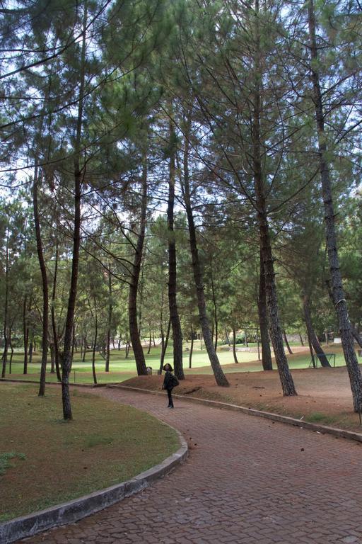 Puteri Gunung Hotel Lembang Zewnętrze zdjęcie