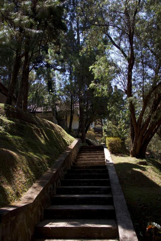 Puteri Gunung Hotel Lembang Zewnętrze zdjęcie