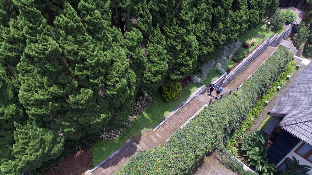 Puteri Gunung Hotel Lembang Zewnętrze zdjęcie
