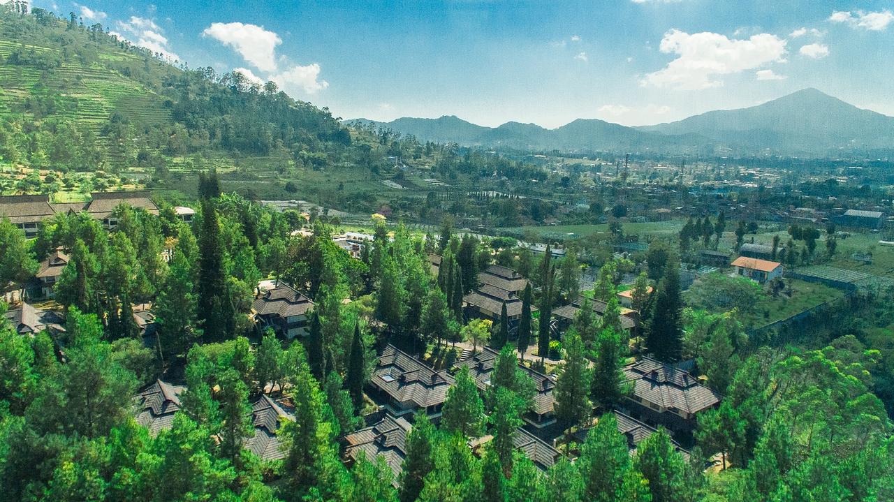 Puteri Gunung Hotel Lembang Zewnętrze zdjęcie