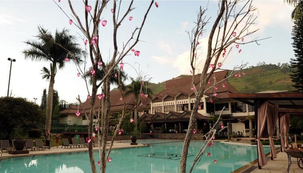 Puteri Gunung Hotel Lembang Zewnętrze zdjęcie