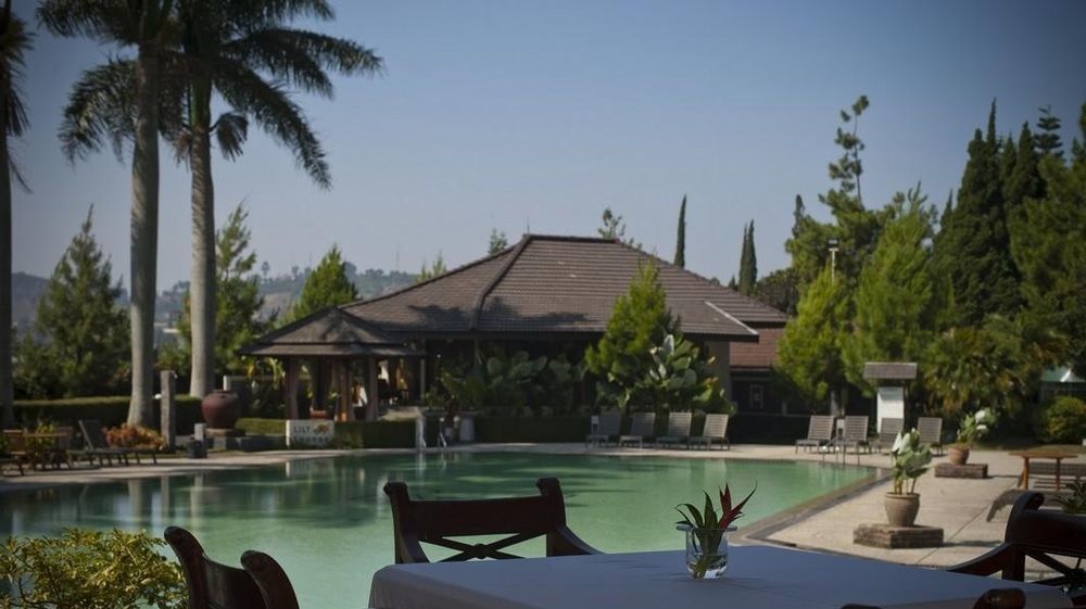 Puteri Gunung Hotel Lembang Zewnętrze zdjęcie