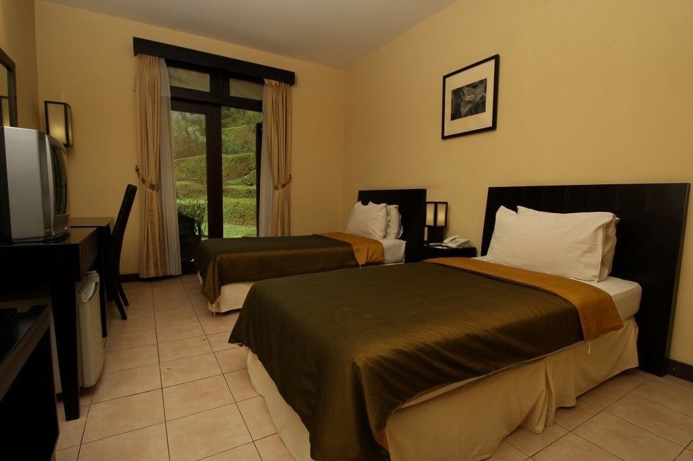 Puteri Gunung Hotel Lembang Zewnętrze zdjęcie