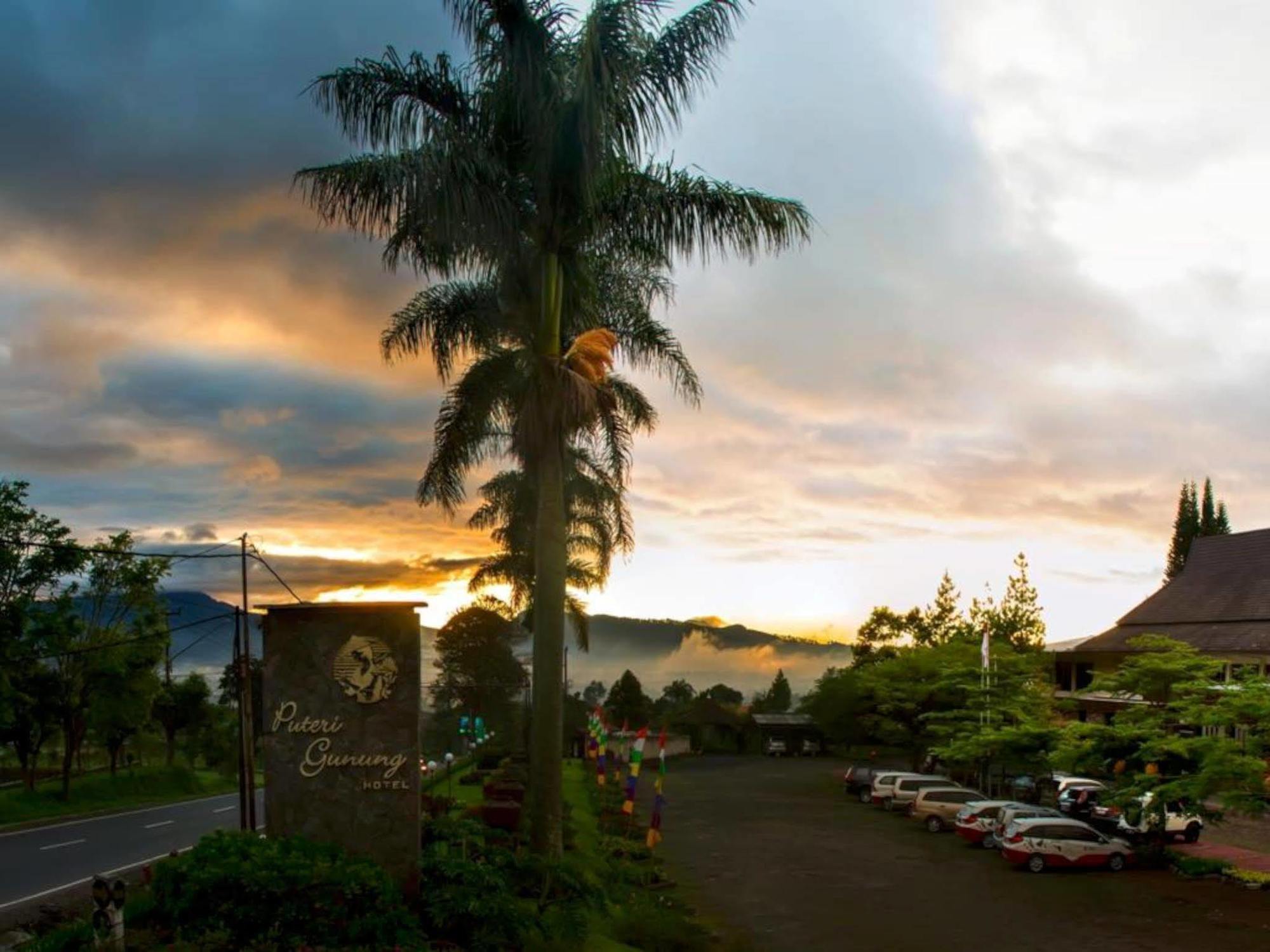 Puteri Gunung Hotel Lembang Zewnętrze zdjęcie
