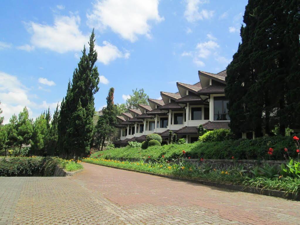 Puteri Gunung Hotel Lembang Zewnętrze zdjęcie